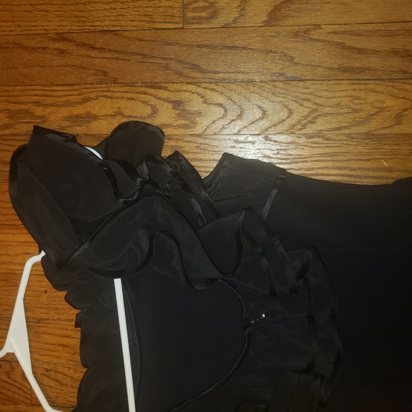 Bebe LBD layered neckline Size Small bodycon dress with slimming design - Picture 4 of 11